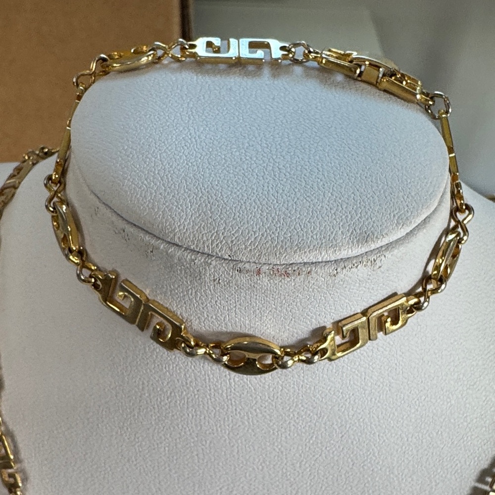 Givenchy VintageGold Necklace and Bracelet Set - Picture 4 of 13